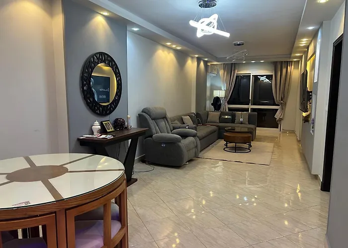 Modern Flat 3 Rooms And 2 Bathroom Amazing Location شقة فندقية حديثة و جديدة كاملة مدينة نصر بالقرب من ستي ستارز 2 غرف نوم 2 حمام وصالة و بلكونة