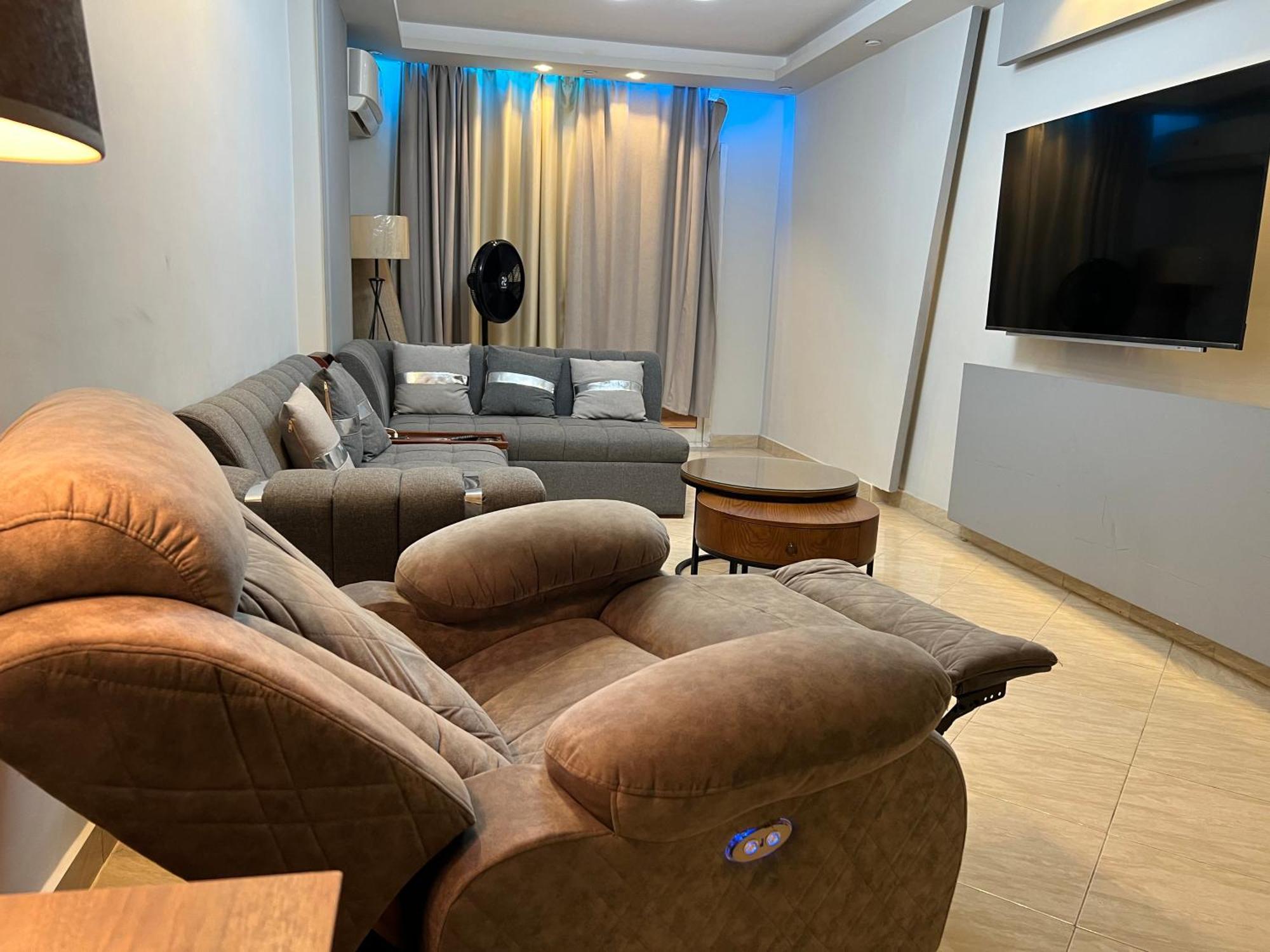 Modern Flat 3 And 2 Bathroom Amazing Location حديثة و جديدة كاملة مدينة نصر بالقرب من ستي ستارز 2 غرف نوم 2 حمام وصالة و بلكونة